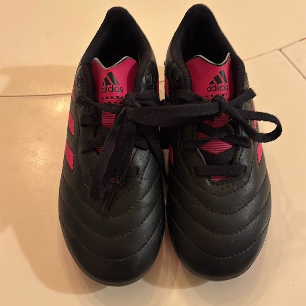 🌺adidas Pink and Black kleats